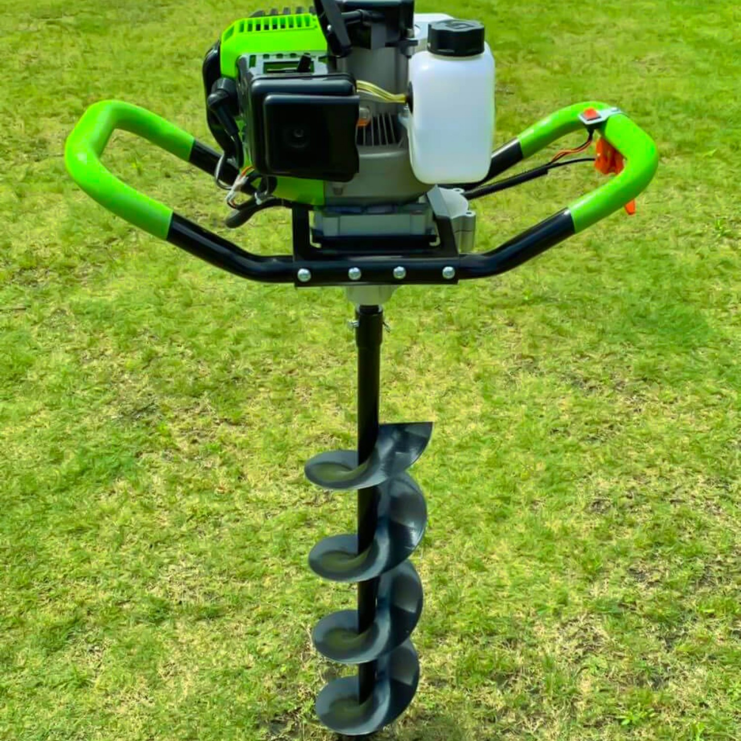 Τριβέλα Βενζίνης Taiga 74cc με Δώρο Τρυπάνι 150 mm