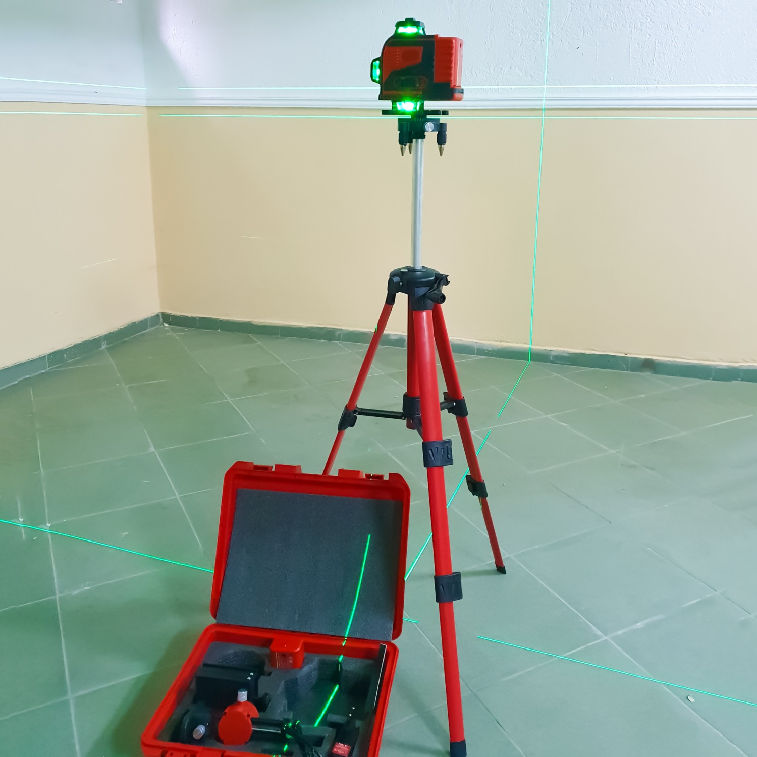 4D Πράσινο Λέιζερ Αλφάδι με 16 Γραμμές – Αυτόματη Οριζοντίωση & Πλήρες Σετ