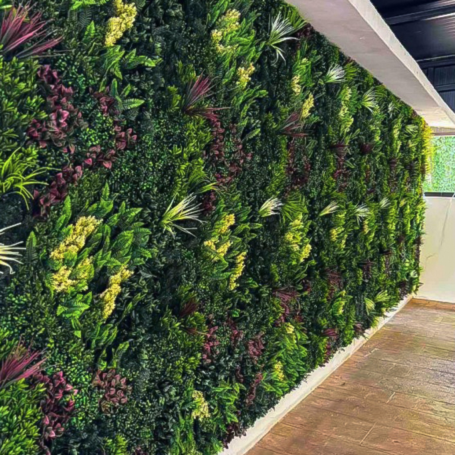 Διακοσμητικό Πάνελ 1m² kw2735 – Τεχνητό Πράσινο με Φτέρες & Phalaris, UV Προστασία